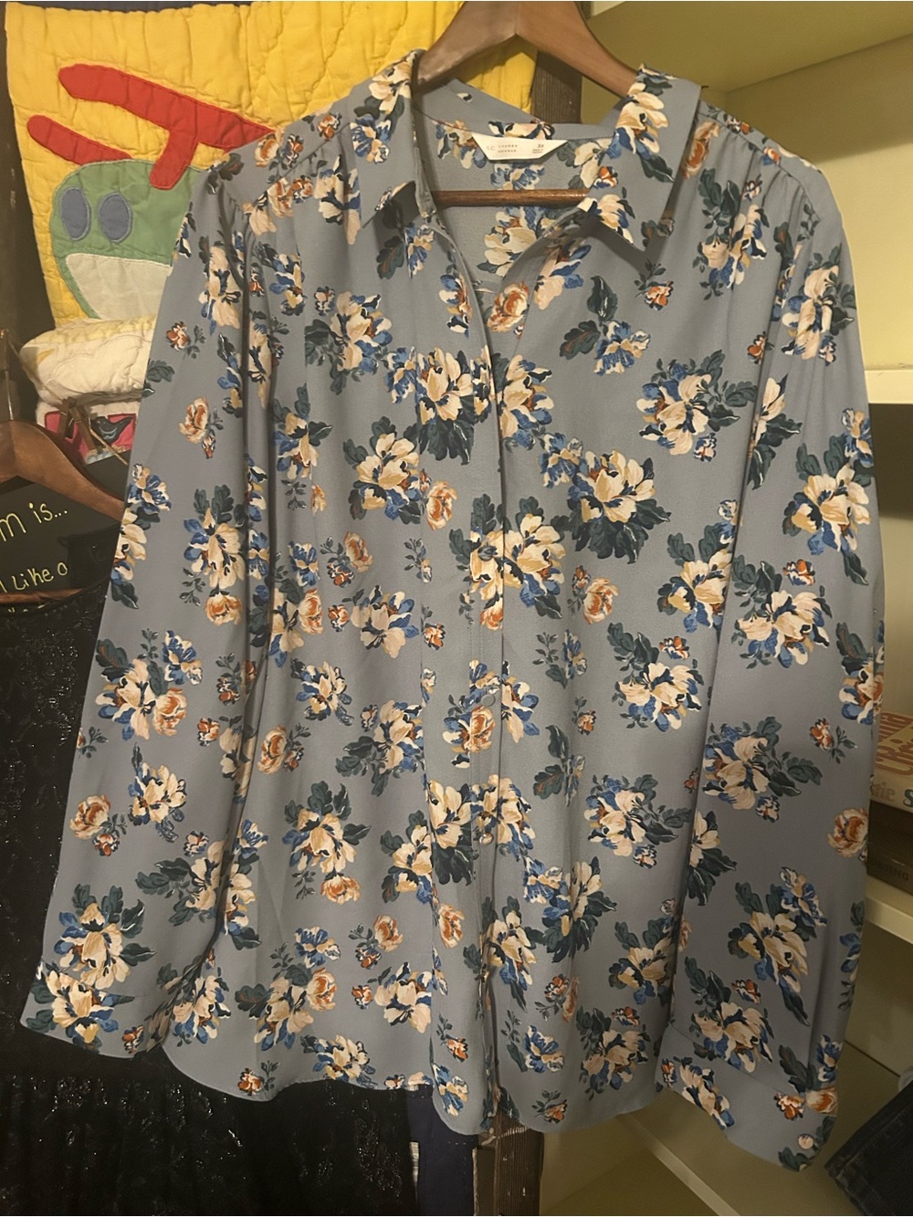 LC Lauren Conrad Blue Floral Button-Down Shirt